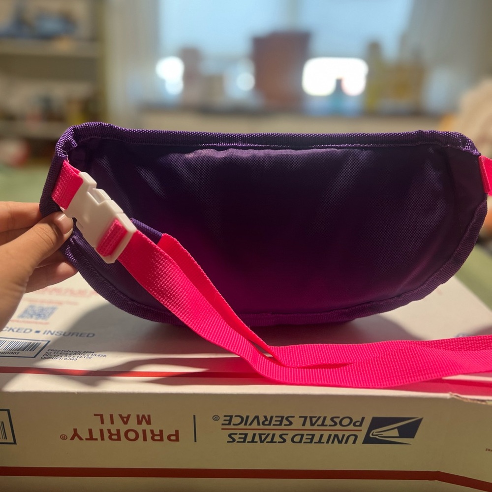 Igloo Throw Back Collection Stay Cool Retro 90s Cooler Fanny Pack Adjustable - Picture 3 of 10